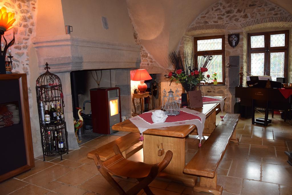 Chateau Des Aiguilles Saint-Remy-de-Chargnat Екстер'єр фото