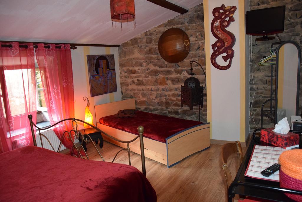 Chateau Des Aiguilles Saint-Remy-de-Chargnat Номер фото
