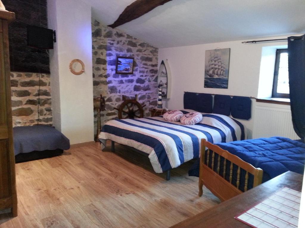Chateau Des Aiguilles Saint-Remy-de-Chargnat Номер фото